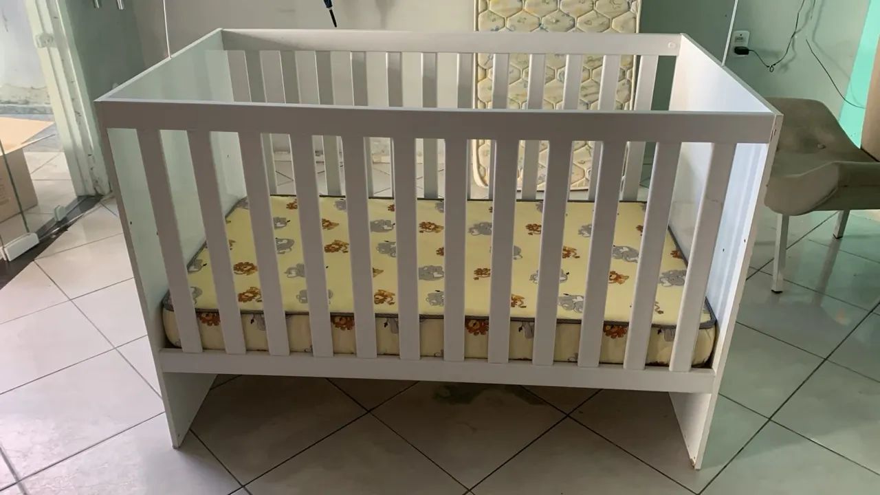 Berço com estrado regulável em 2 posições
