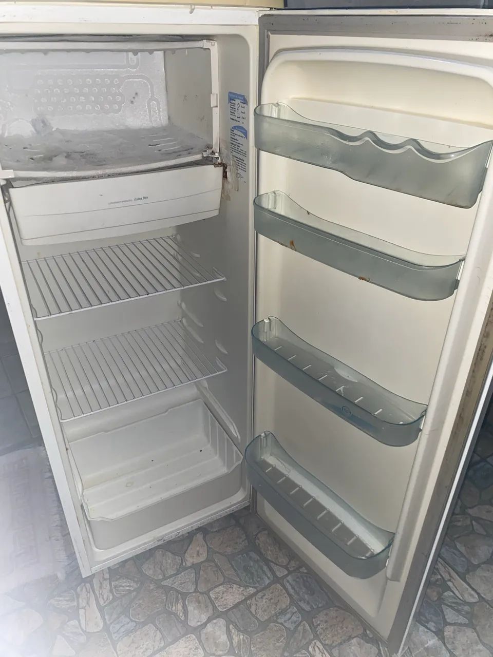 Vende-se geladeira 