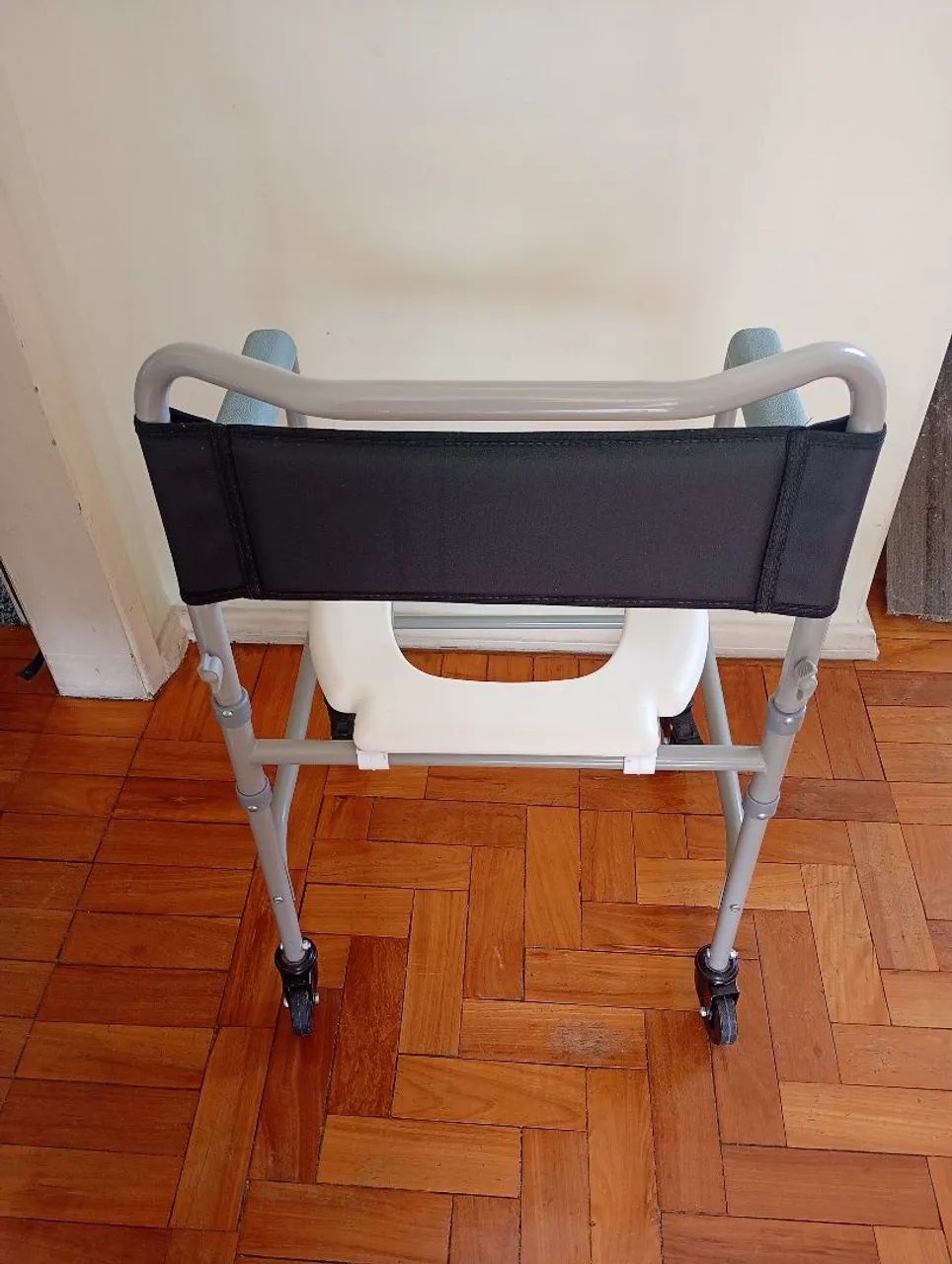 Cadeira higiênica nova - Foto 2