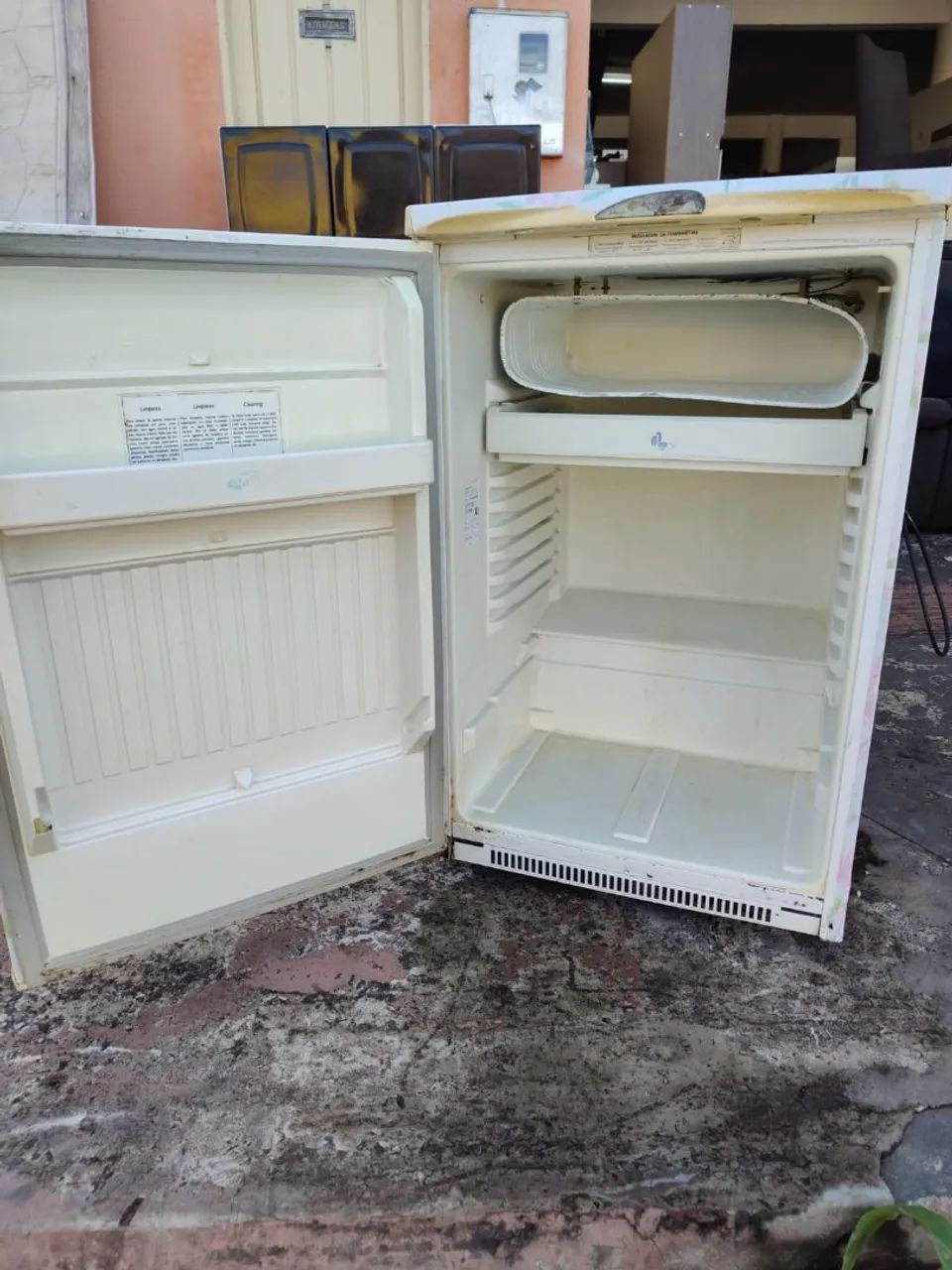 Frigobar Electrolux 135 litros funcionando perfeitamente ((ENTREGO GRATIS)) - Foto 4