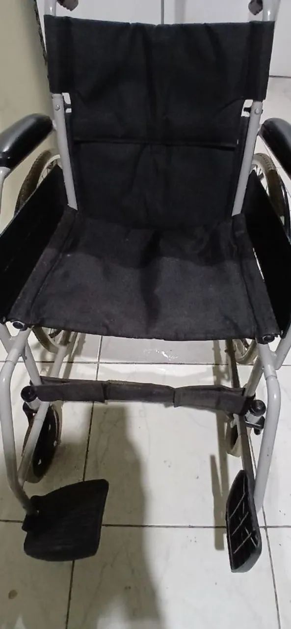 Vendo cadeira de rodas  - Foto 3