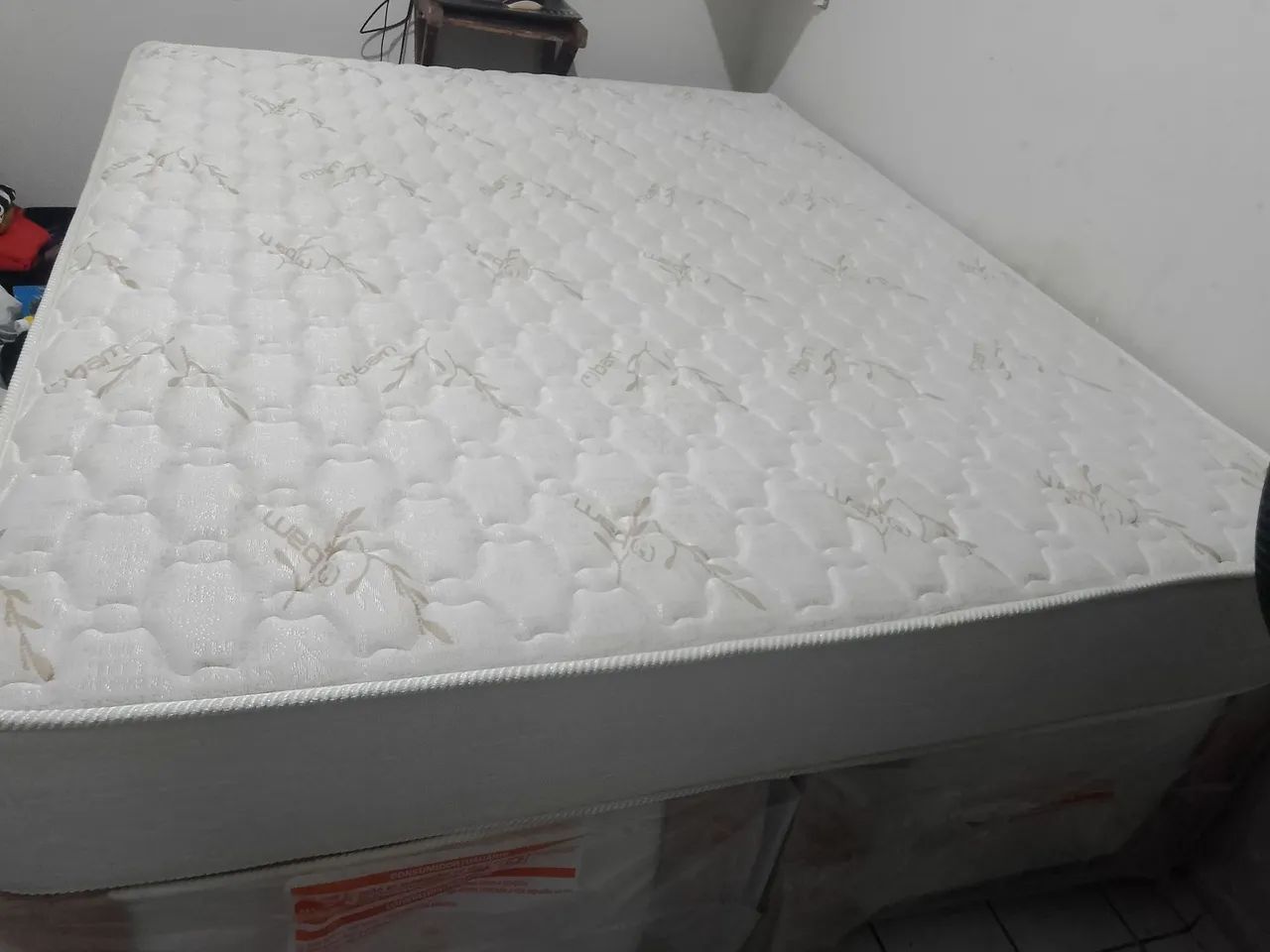 Vendo cama semi nova ainda no plástico 