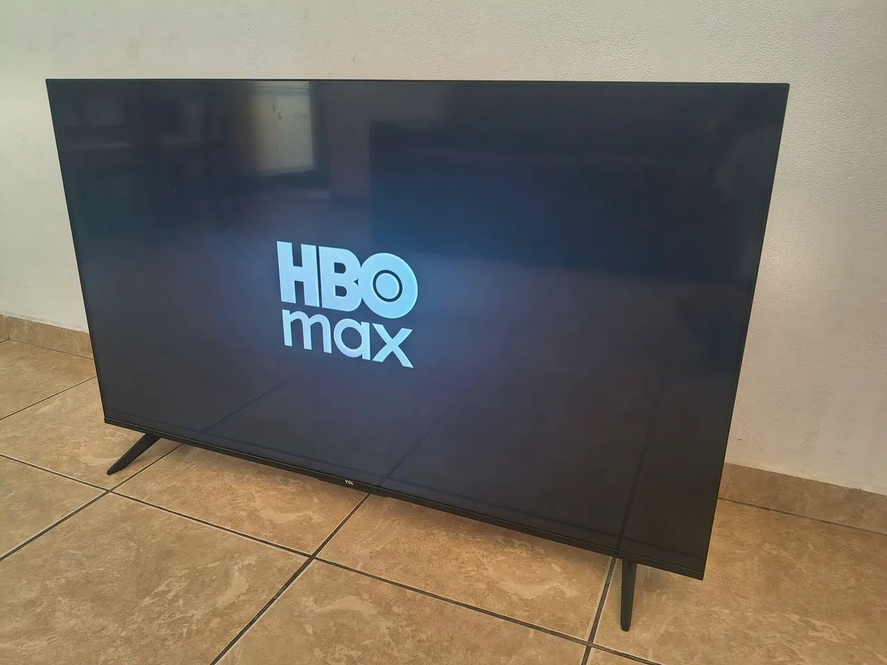 Vendo essa tv 50 polegadas smart 4K  - Foto 5