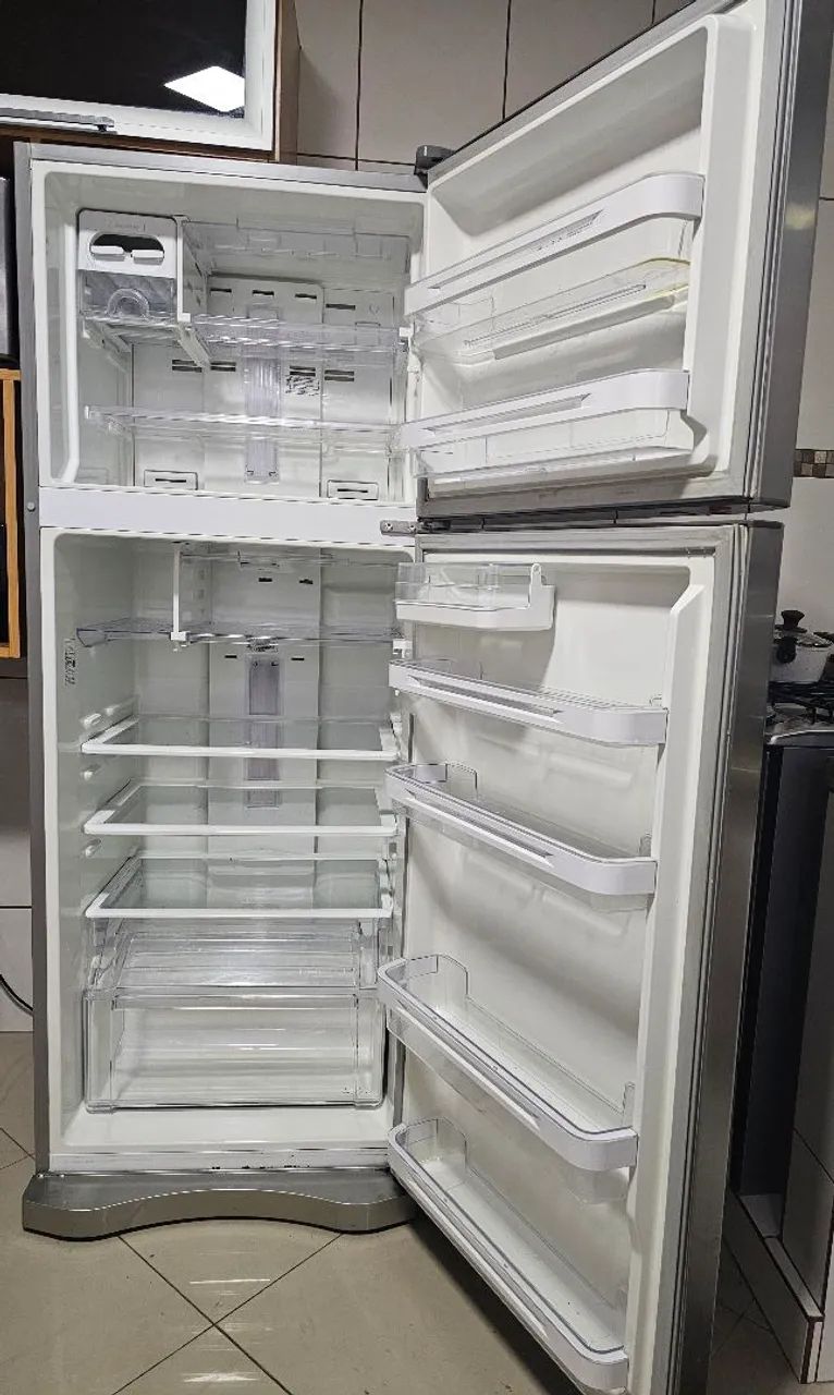 Refrigerador Electrolux Inox DF51X - Foto 2