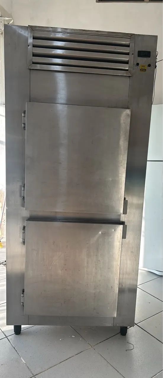 Geladeira de inox 