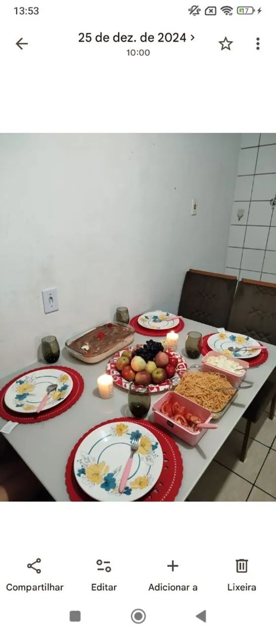 Vendo mesa 4 cadeiras 