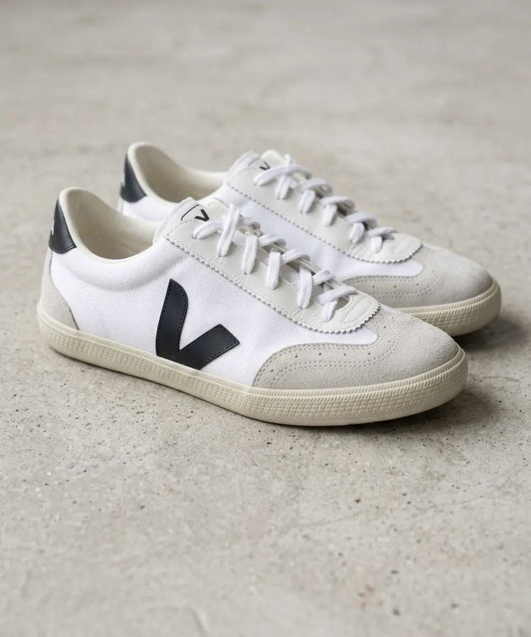Tênis Veja Original Branco e Preto Camurça - Tam 43
