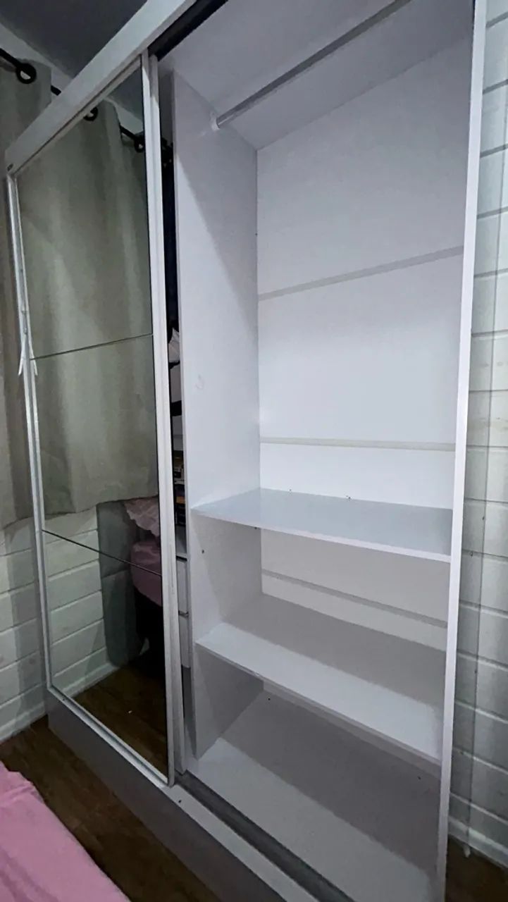 Guarda-Roupa Branco com Portas de Correr e Espelho - Foto 4