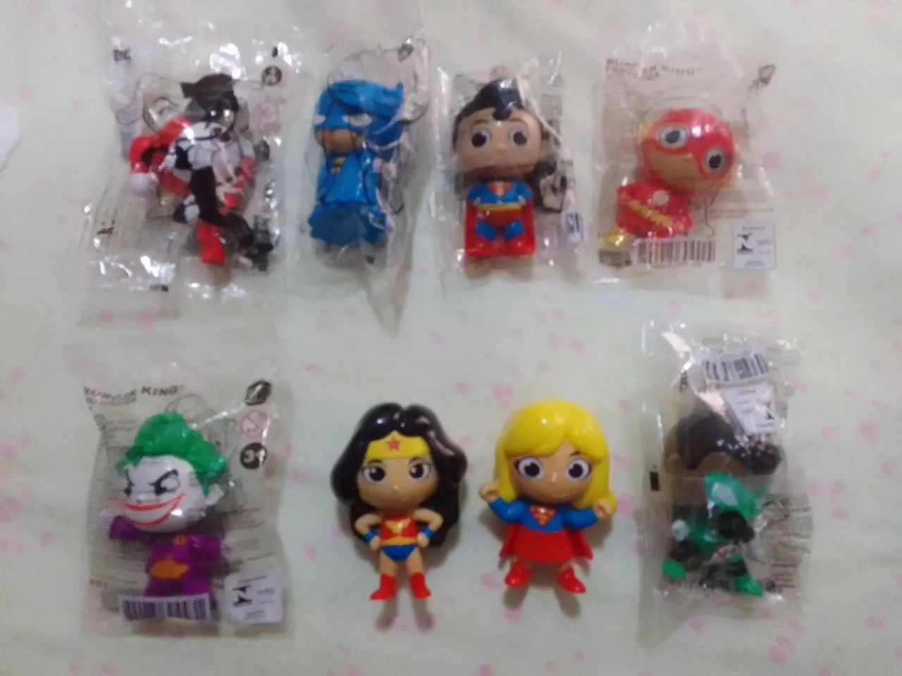 Muitos Brinquedos + Álbuns de Figurinhas. 