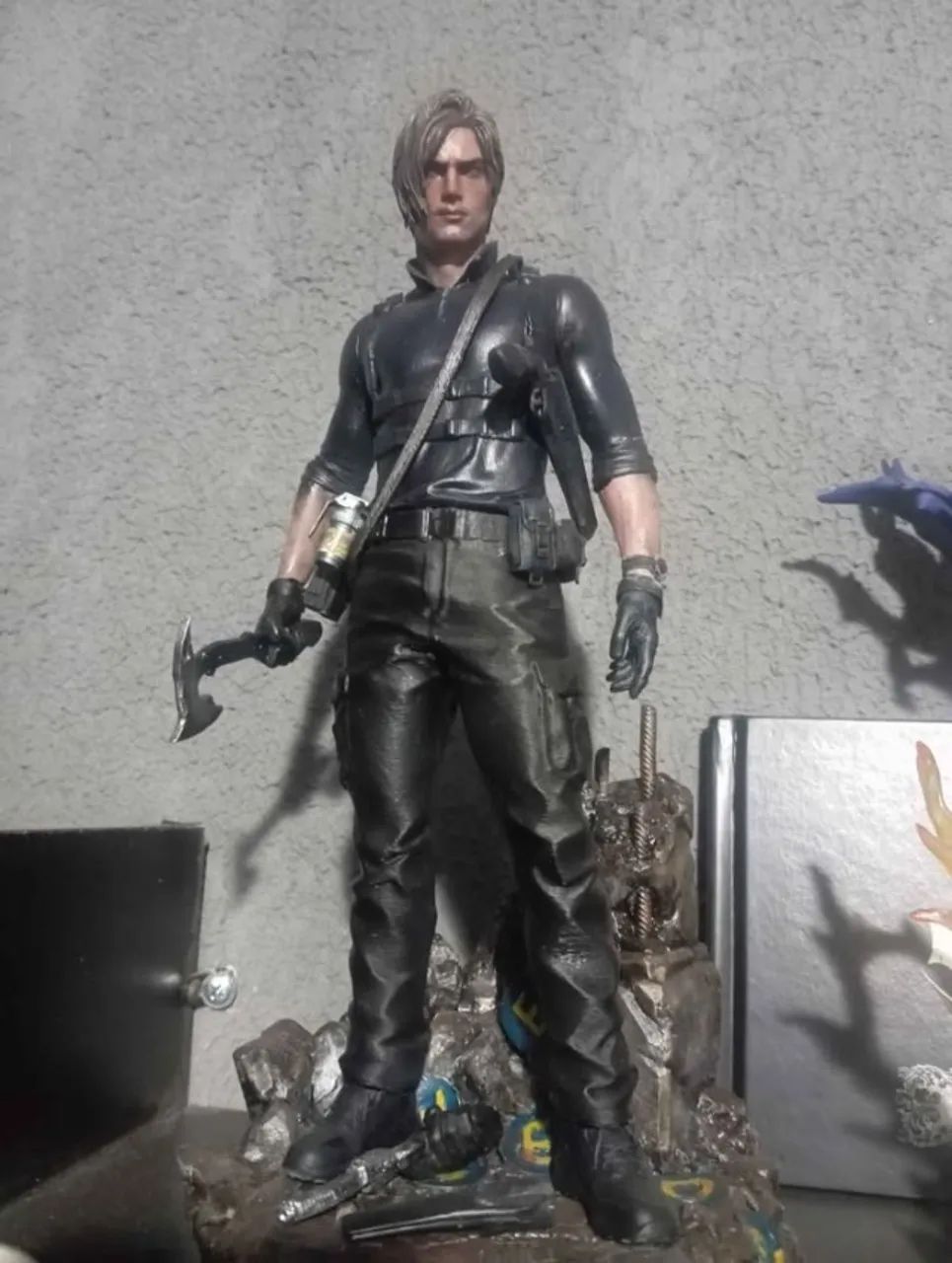 Action Figure - Leon 27cm - Resina 