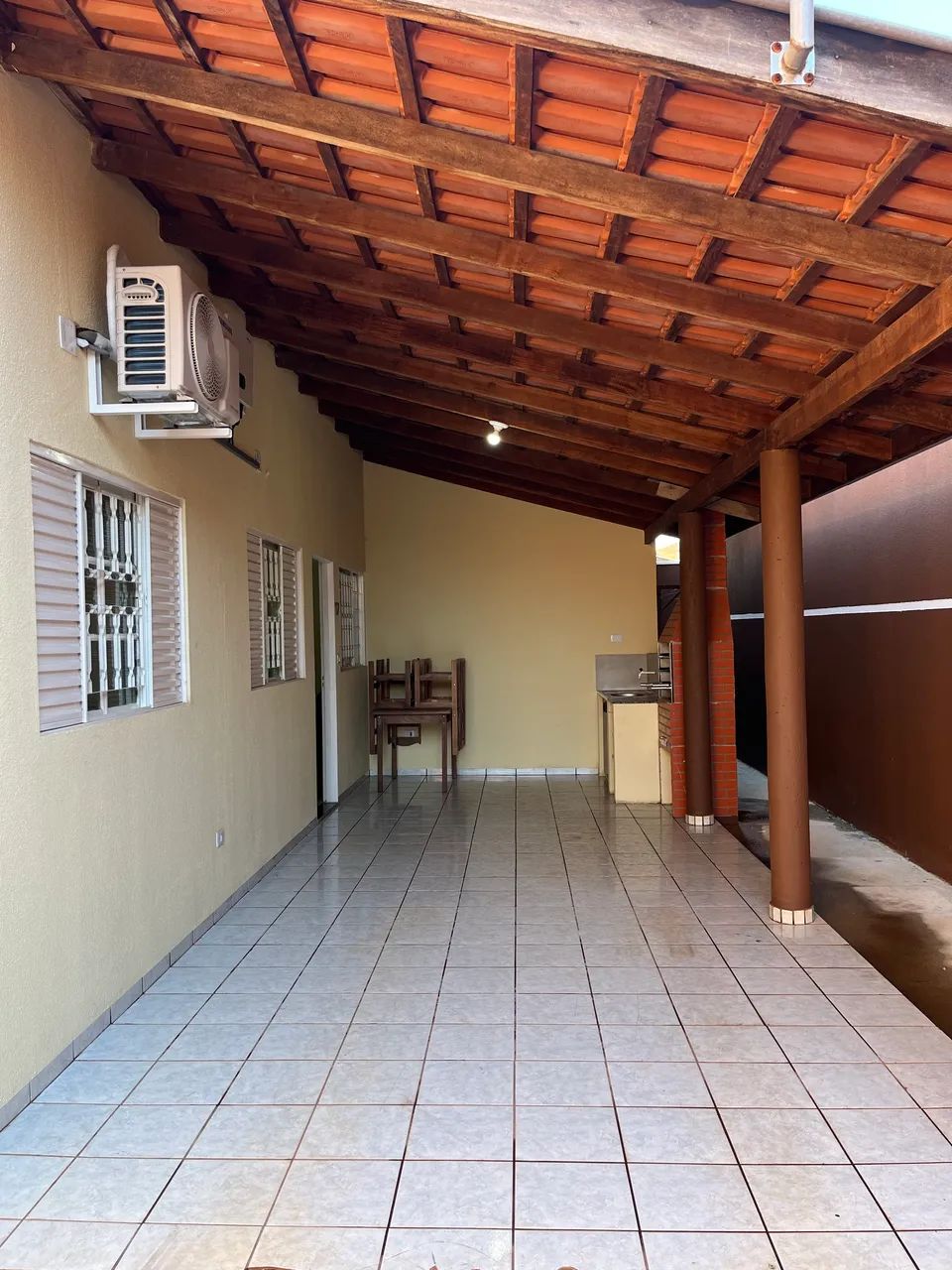 Casa mobiliada com despesas inclusas