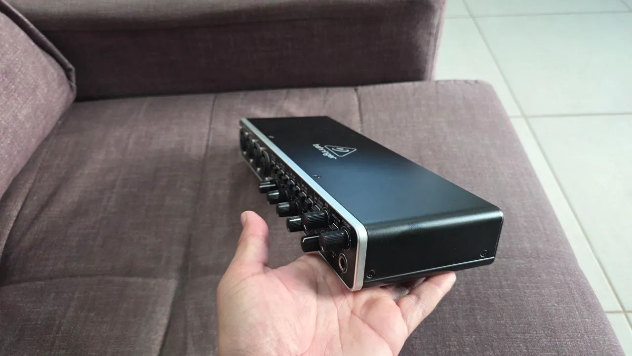 INTERFACE DE ÁUDIO BEHRINGER UMC404HD 4 CANAIS - Foto 5