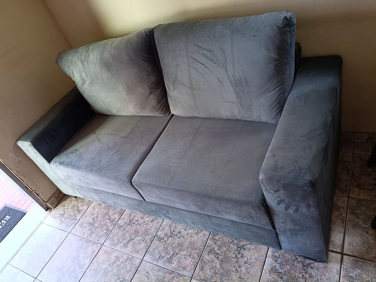Sofá 3 lugares / cinza / novíssimo