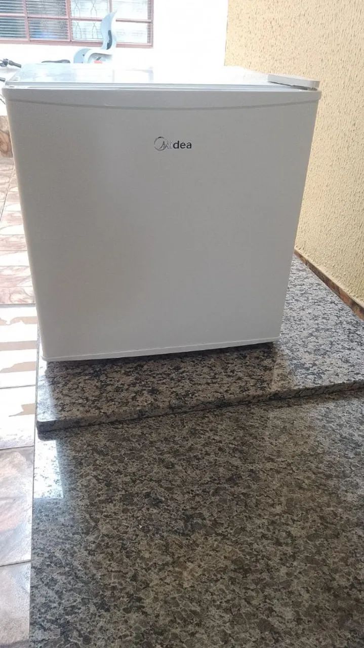 Frigobar Midea 