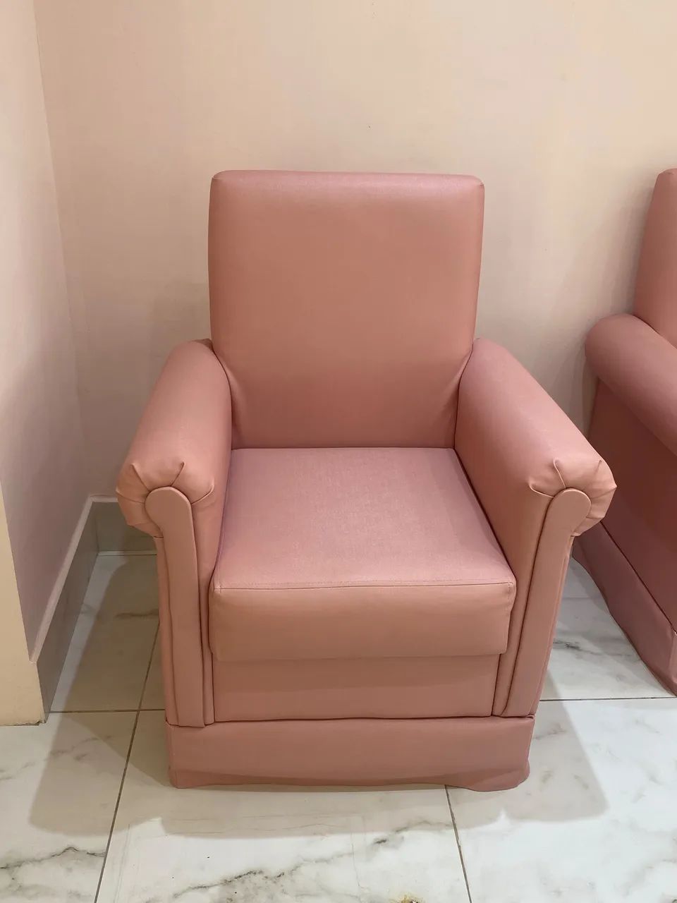 Poltrona rosa semi nova 