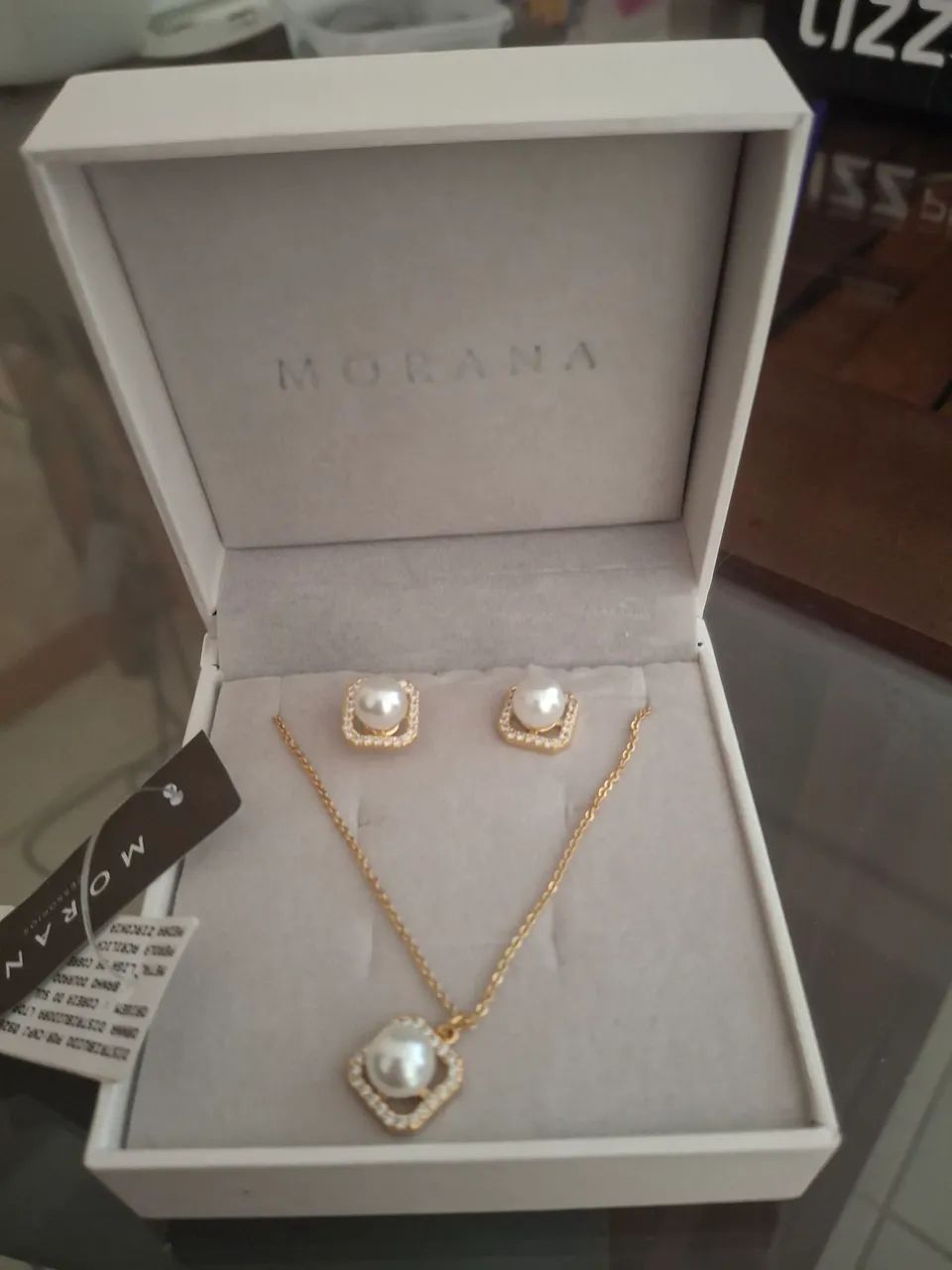 kit com colar e brincos semi joias douradas com pérolas morena 