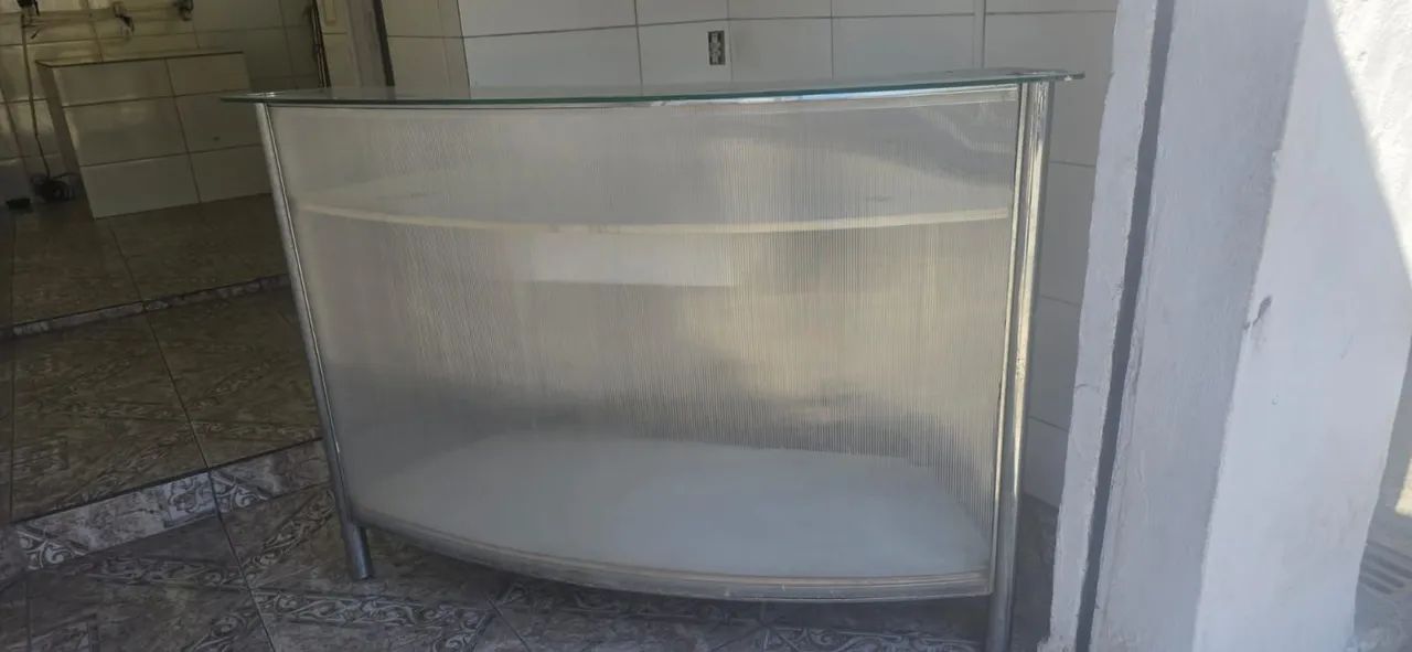 Vendo balcão com tampo de vidro . - Foto 2