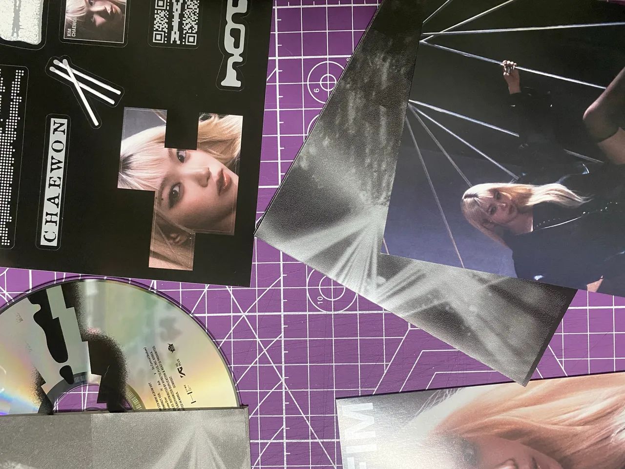 Álbum Le Sserafim Kpop - Foto 3