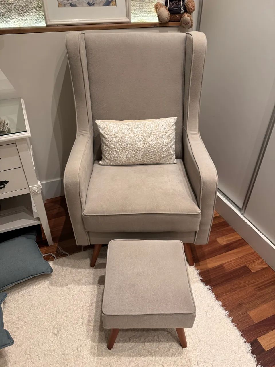 Armchair with Ottoman453011474177730560