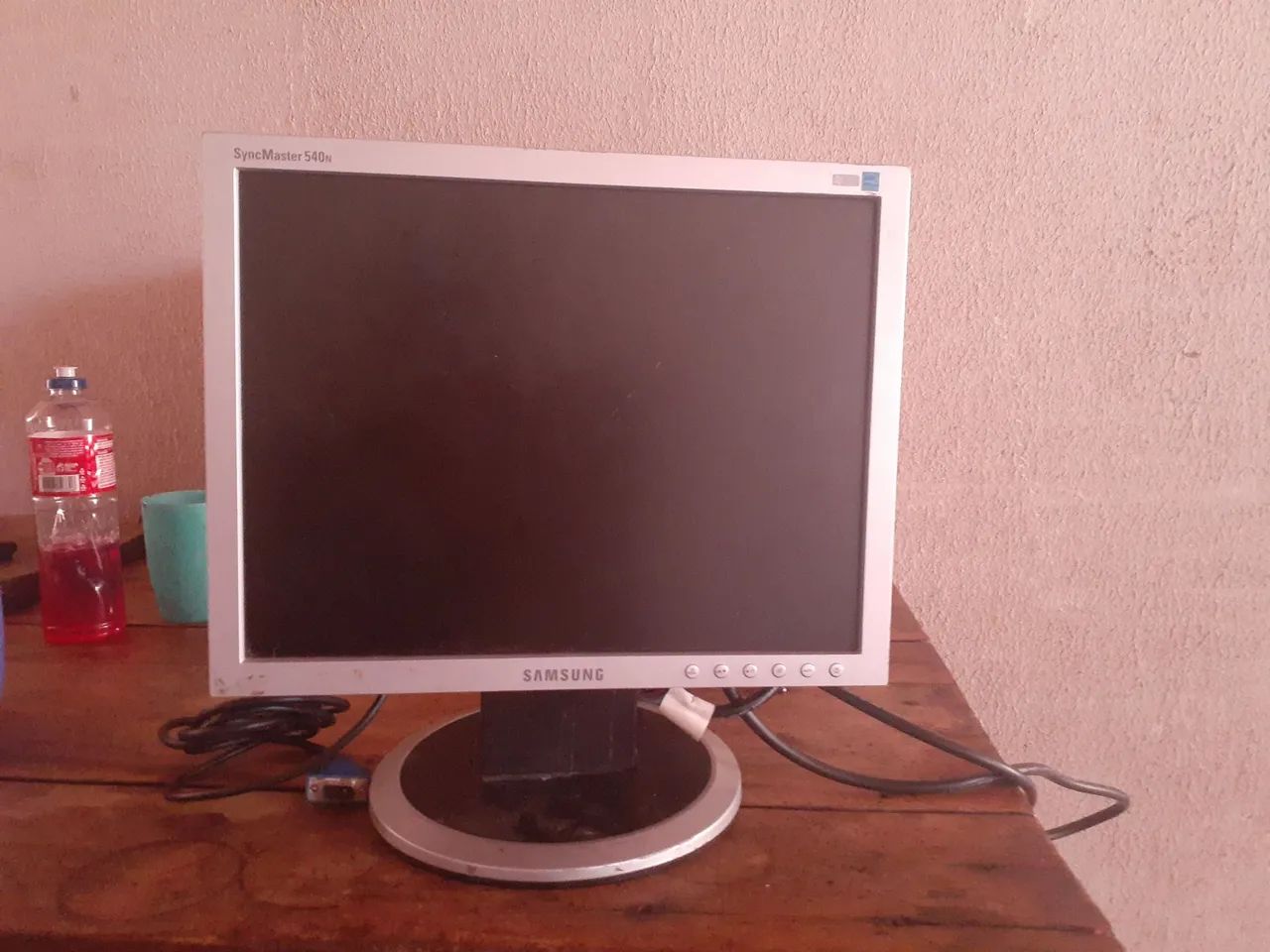 vendo monitor 15 polegadas + cabo VGA e cabo de liga 