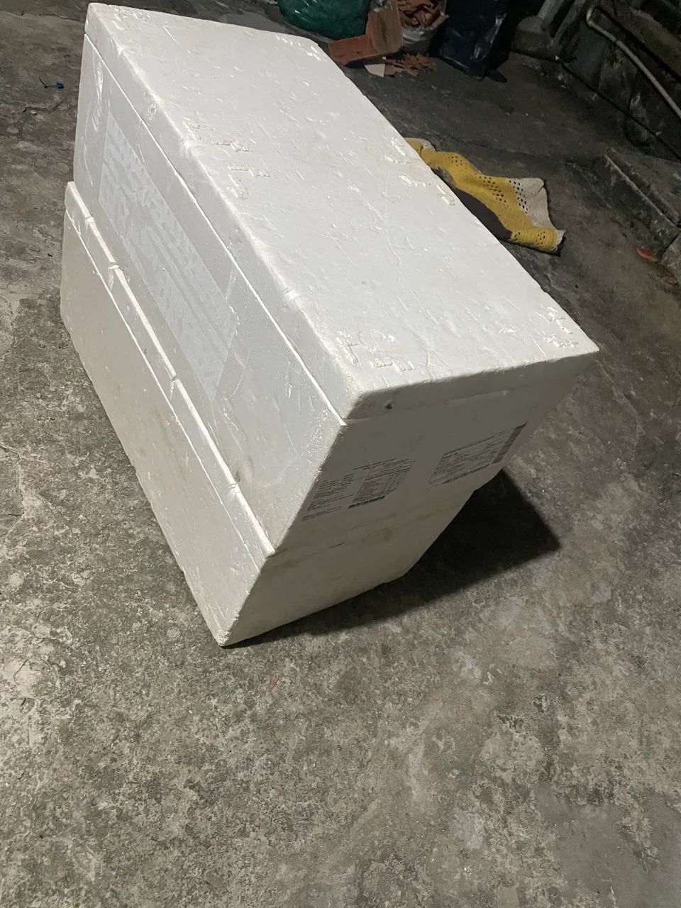 vendo duas caixas de isopor 24 l por R$100 ? - Foto 3