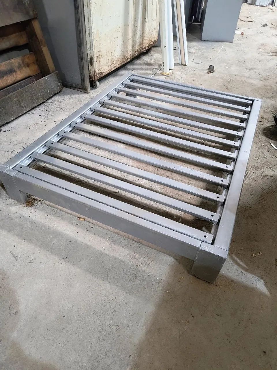 Pallet De Aço Para Frente De Loja Robusto e Resistente  - Foto 3