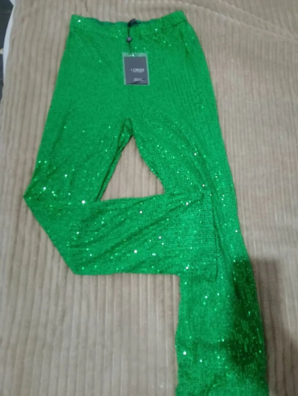 Vendo calça de Paetê nova - Foto 4
