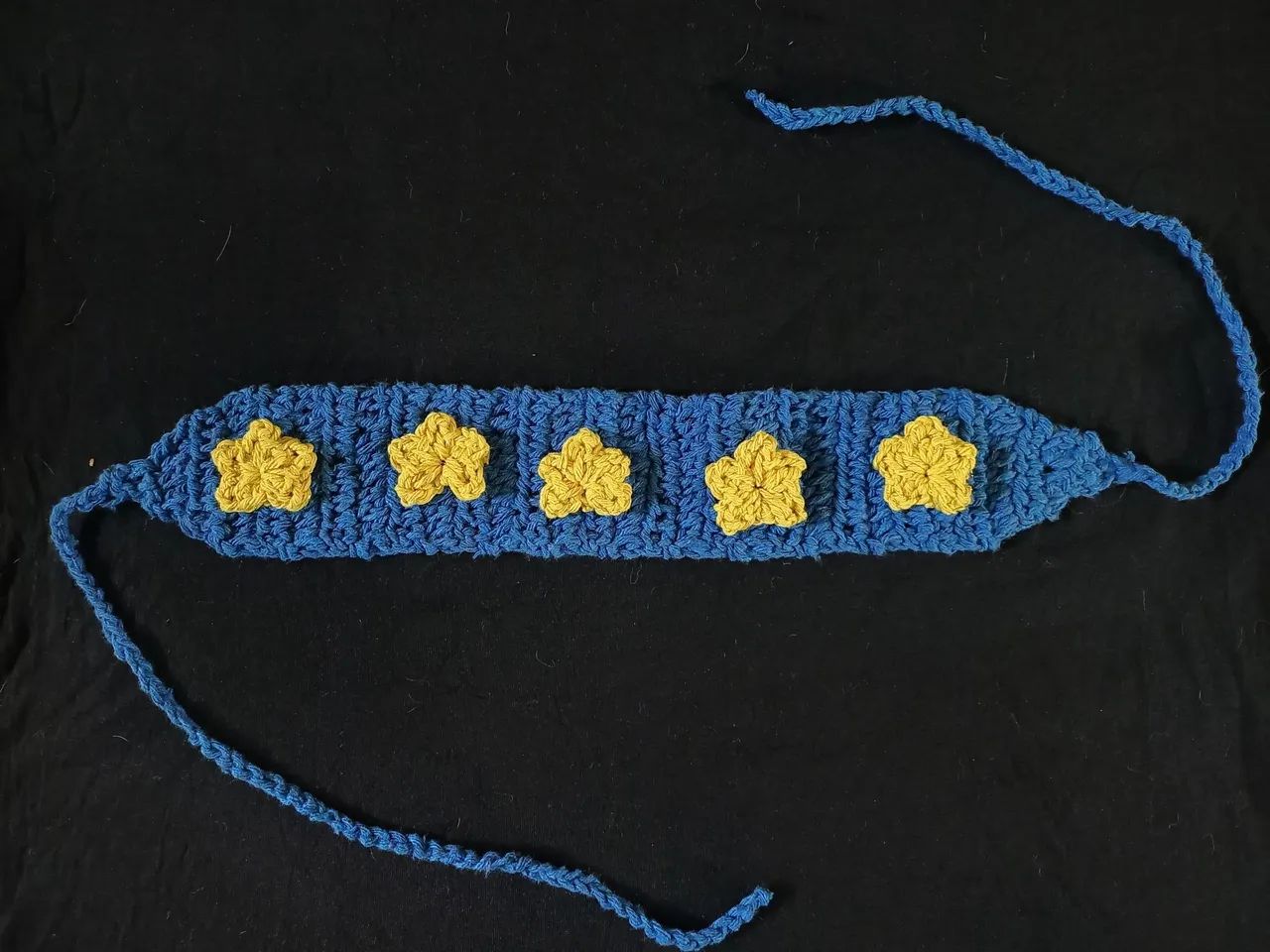 Tiara de Crochê Feita à Mão - Azul com Estrelas Amarelas - Foto 3