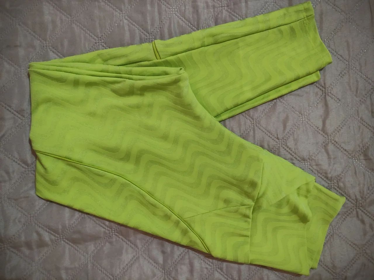Calça Legging Verde Limão | Tamanho M | Nunca Usada | Zero Transparência - Foto 4