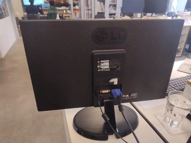 Monitor Flatron - LG 22EA53T-P - 23" - Foto 4