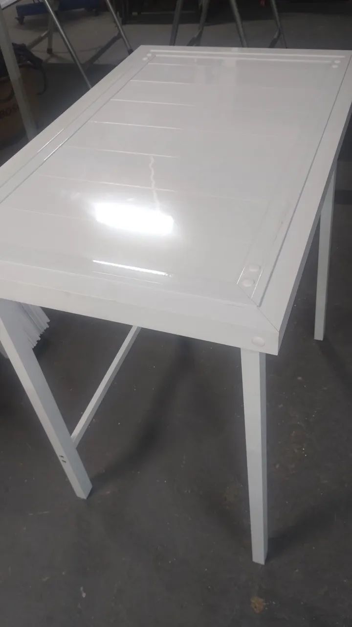 Mesa de alumínio branco 
