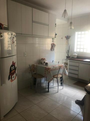 Linda casa 4 quartos sendo 3 suíte - Foto 7