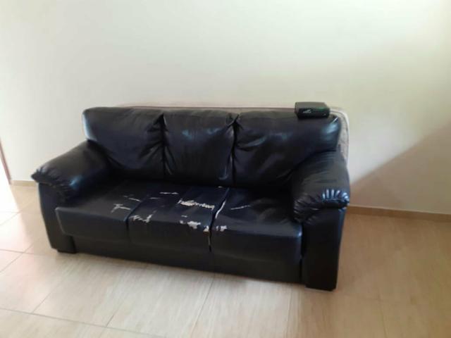 Sofá três lugares - Aceito cartão - Foto 2