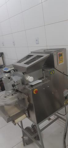 Vende-se maquinaria de fazer coxinha todos os salgados(ROBOCOP DUPLO RECHEIO)
