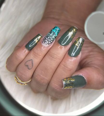 Manicure,pedicure e alongamentos à domicílio - Foto 2