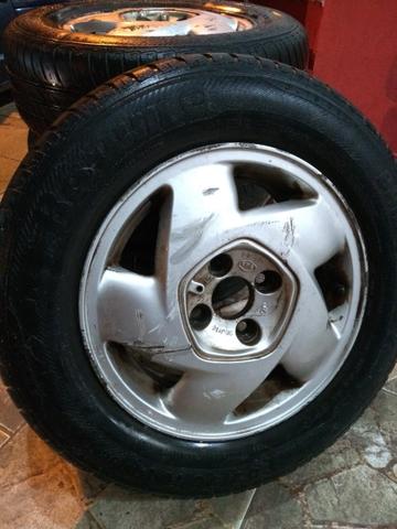Jogo de rodas de liga Chevrolet Aro 14 com pneus - Foto 2