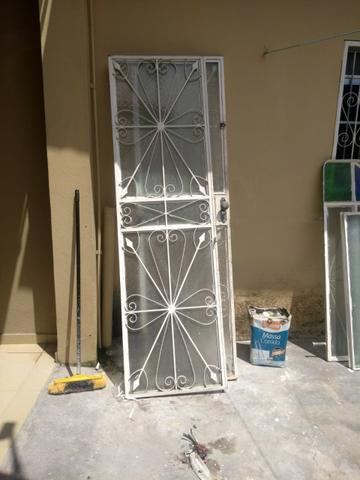 Janela e porta de ferro!!! Vende se - Foto 2