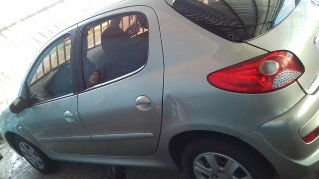 Peugeot 207 prata 1.4 completo único dono - Foto 3