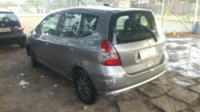 Vendo ou troco Honda fit 2004 quitado $6.500 leia o anúncio - Foto 4