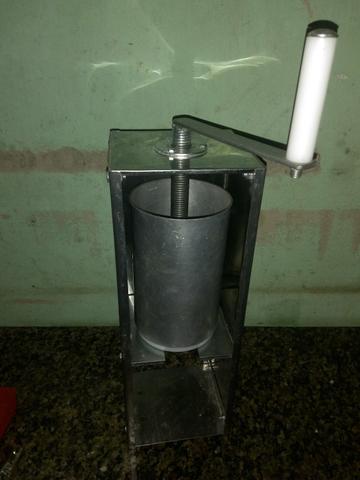 Masseira de churros semi nova poucos meses de uso r$ 350 mas tem conversa