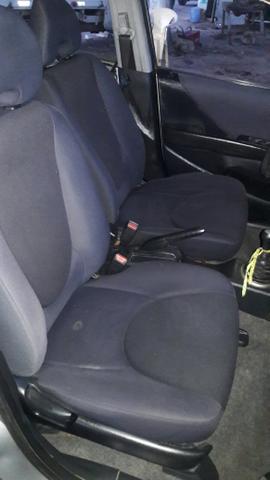 Vendo ou troco Honda fit 2004 quitado $6.500 leia o anúncio - Foto 2