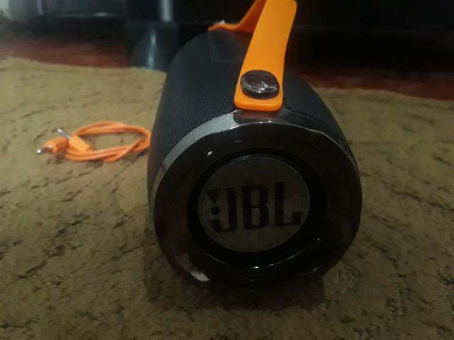 VENDO JBL Charge 3 e um controle Gamepad - Foto 2