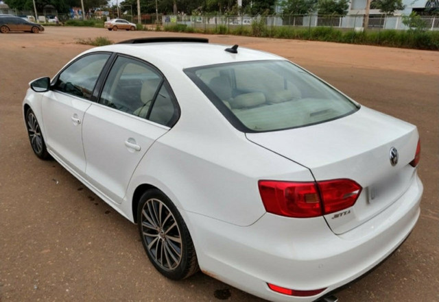 Volkswagen Jetta - Foto 2