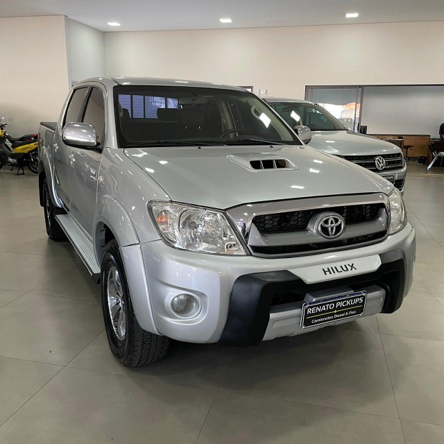 Comprar Picape Toyota Hilux Caminhonete 3.0 4P 4x4 Srv Turbo Diesel Top  Cabine Dupla Automático Prata 2015 em Bauru-SP