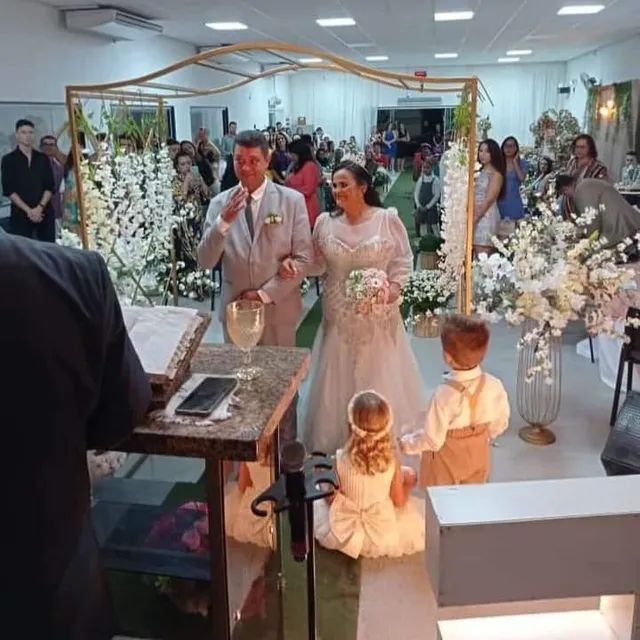 Aluguel de lindos ternos e vestidos com ótimos preços.