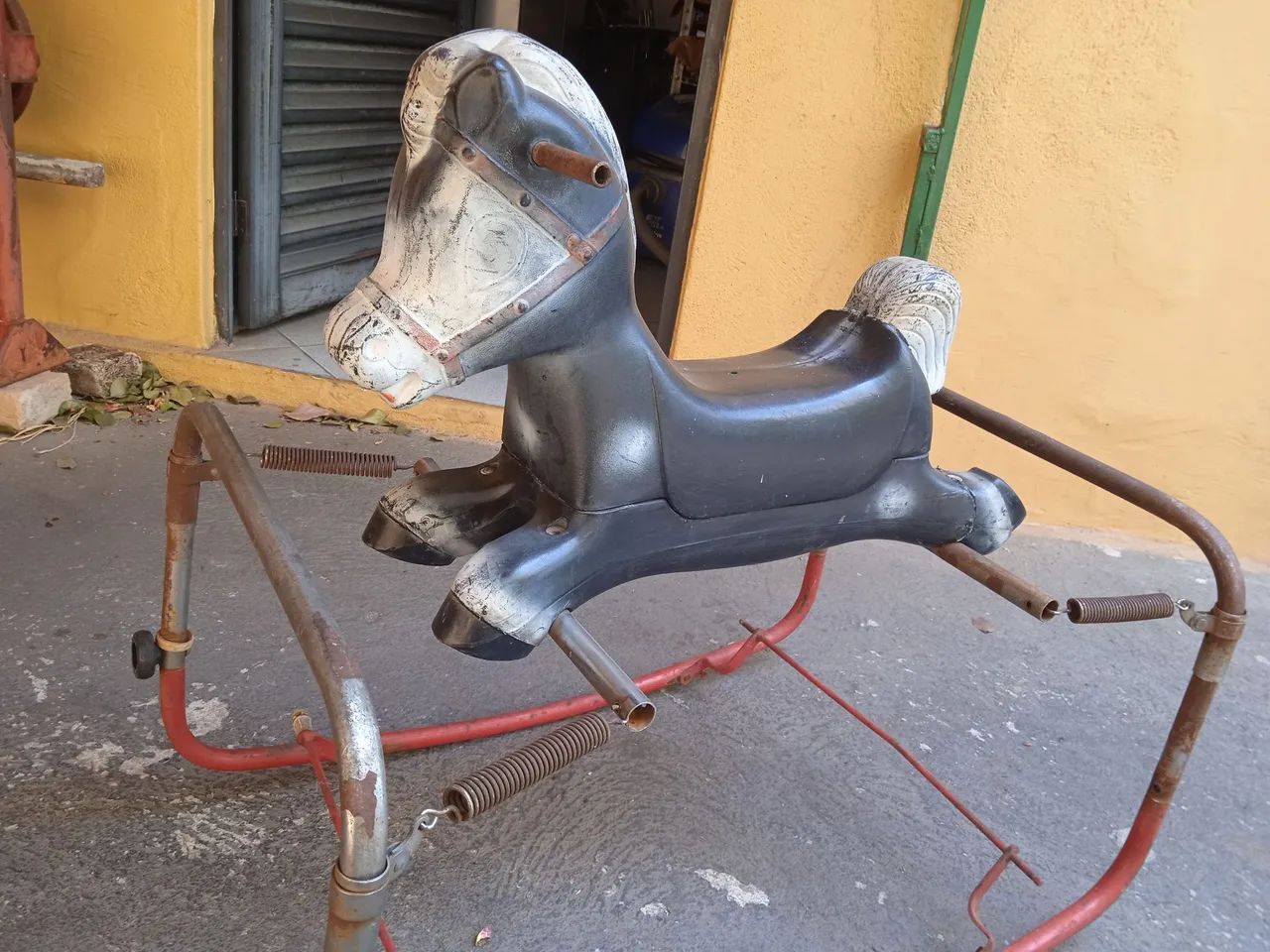 Antigo Cavalo de Balanço. - Foto 2