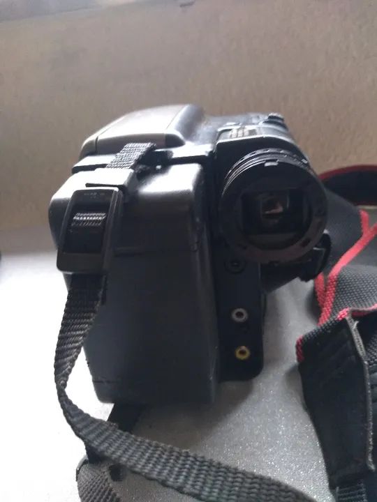 Filmadora JVC compact VHS Intelligent completa.Não aceito oferta e não faço troca.