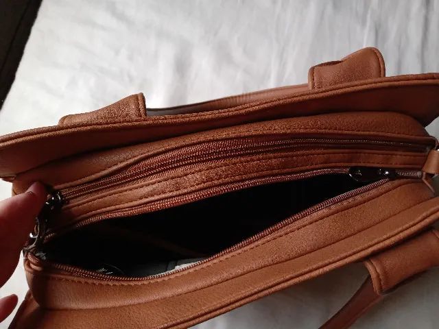 Bolsa feminina de mão cor castor, com alsa complementar em bom estado - Foto 3