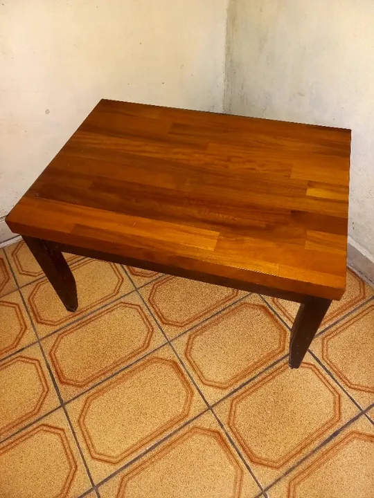 Mesa de canto e ou centro madeira maciça