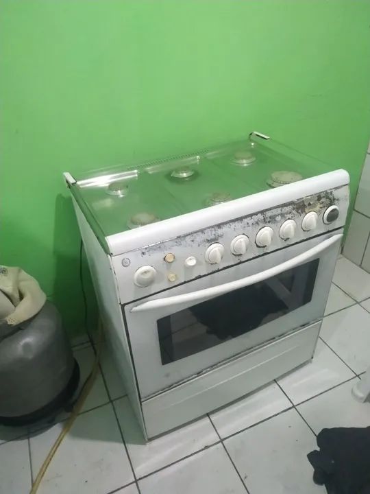 Vendo fogão usado, com as 6 bocas funcionando perfeitamente.